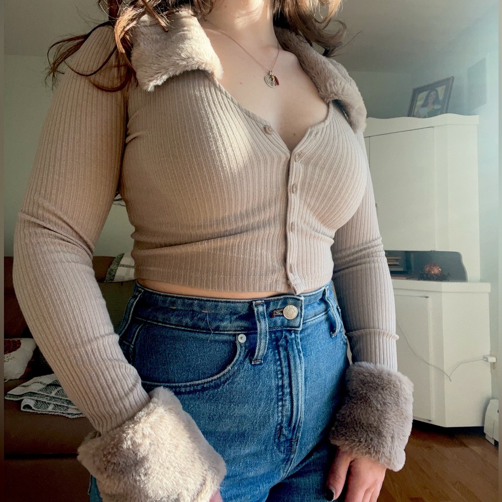 tan sweater with fur collar